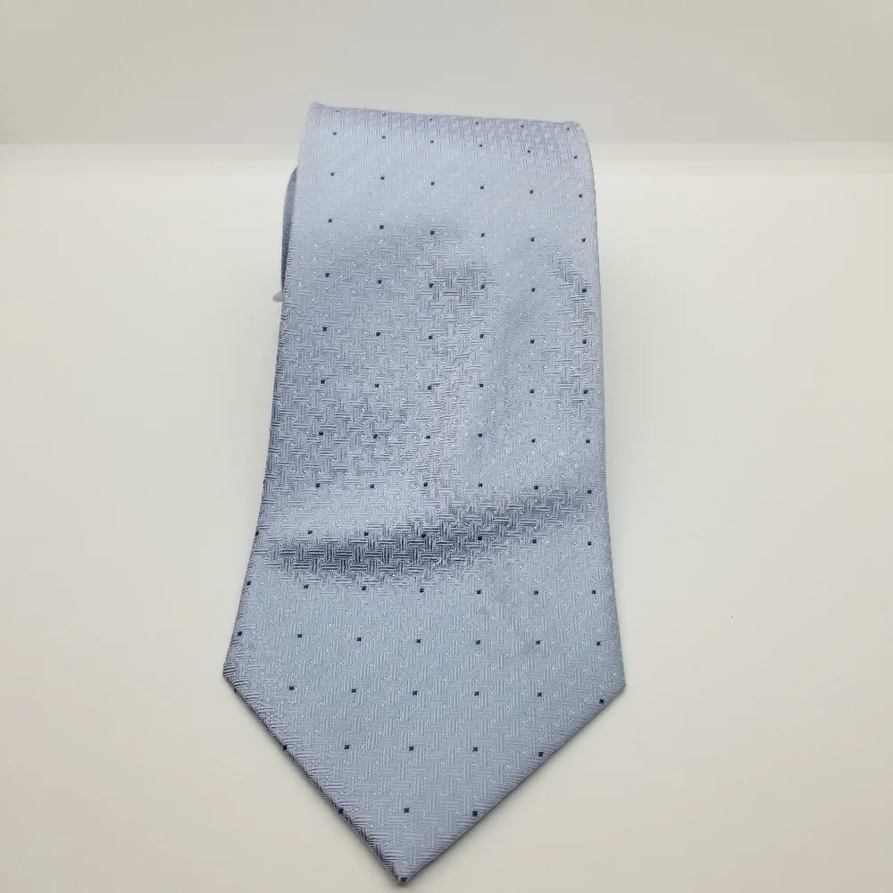 Kenneth Cole light blue silk tie with blue and tan dots